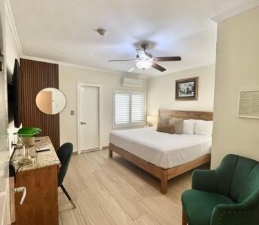 Avenida Revolucion Hotel | Hotel Caesars