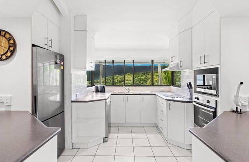 Shute Harbour House | House ∙ 3 bedrooms ∙ 6 guests