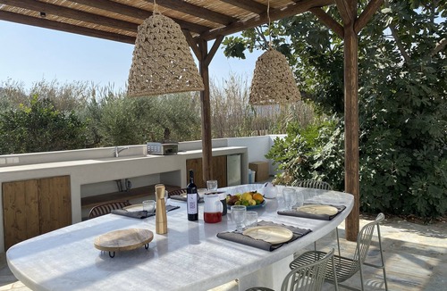 Molos House | House in Paros, Greece, near the beach, sleeps 10