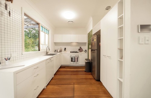Annerley House | House of Fairy Wren - Fully renovated charming Queenslander! 10 Mins to BNE CBD!