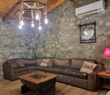 Vourgareli Apartment | House with big garden and barbeque in nature