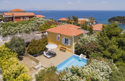 Samos Town Villa | House with character, private swimming pool, spectacular view