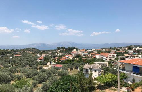Oropos Apartment | House with view of the sea & the mountain