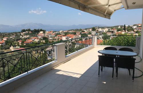 Oropos Apartment | House with view of the sea & the mountain