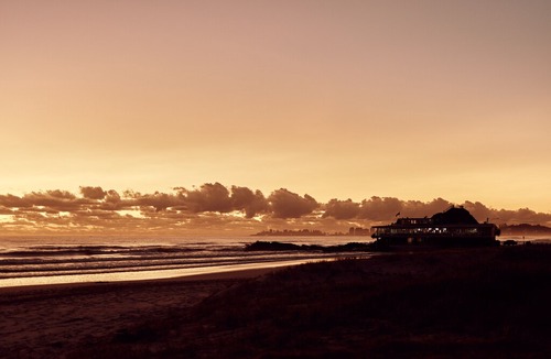 Currumbin House | Houston Beachfront Apartment 2