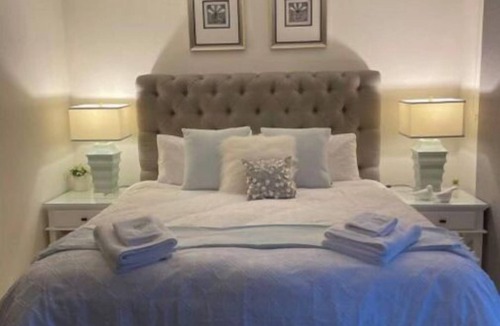 Sheldon House | Immerse and relax in this resort style facility surrounded by beautiful art.