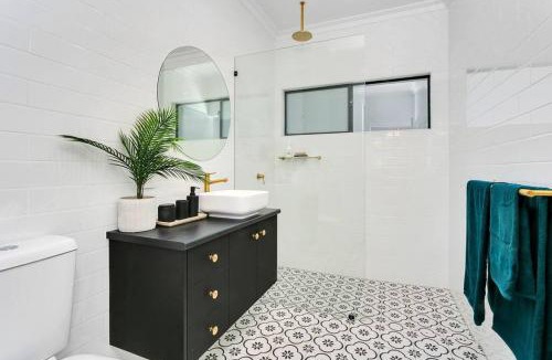 Edge Hill Villa | Industrial Luxe Villa - Boutique 1 bedroom luxury Villa