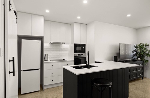 New Farm Apartment | Inviting 1-Bed with Pool by Parks & Shops