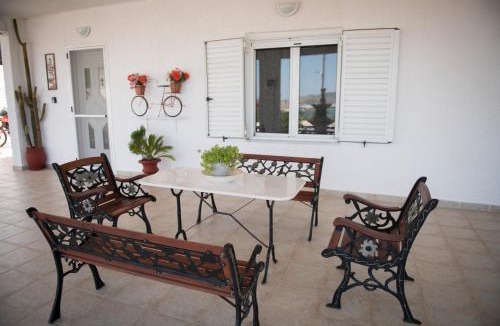 Salamis House | Irida Suite