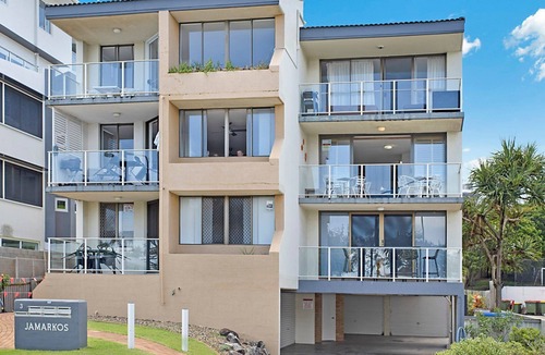 Kings Beach Apartment | Jamarkos Unit 4 Kings Beach QLD