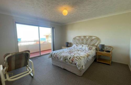 Palm Beach Apartment | Jefferson Palms - Burleigh Letting