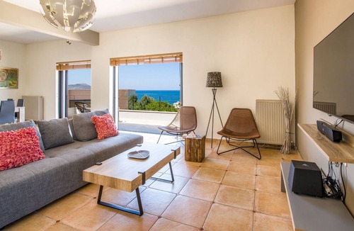 Kato Galatas Villa | Kalamaki Beach 100m away, private pool, private parking, free wifi, sandy beach