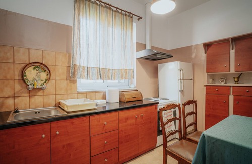 Kalavrita Apartment | Kalavrita downtown 3 bedrm house for 6 pers by MPS