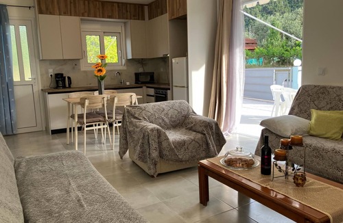 Kamena Vourla Apartment | Kamena Home Apartment in Kamena Vourla