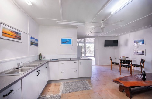 Agnes Water Cabin | Kangaroo Kabin - Entire cabin, 5mins to the beach, pet friendly.