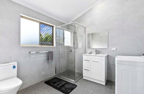 Point Vernon House | Kangaroos at the point