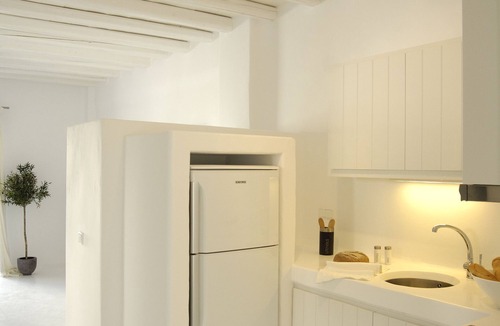 Apollonia House | Kapetan Tasos Suites