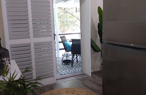 Brisbane Waterfront House | 'Kardinia' Holiday Home close to Dalpura Beach and boat ramp.