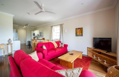 Queenton Apartment | Kernow - Minimum age 18