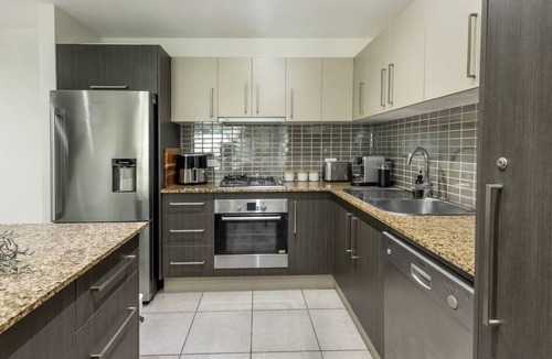 Kewarra Beach Apartment | Kewarra Beach Coastal Retreat 2BR Apt - Pool/BBQ