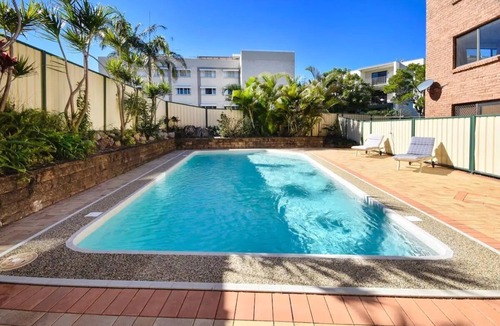 Shelly Beach Apartment | Kings Beach Relaxation - Pool, Beach ZE8
