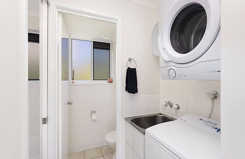 Kings Beach Apartment | Kings Cove Unit 12 Kings Beach QLD