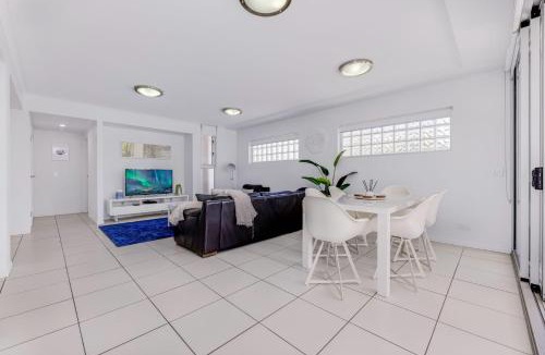 Kings Beach Apartment | Kings Edge Unit 1 Kings Beach QLD