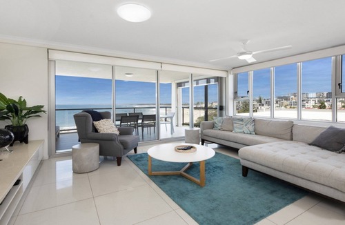 Kings Beach Apartment | Kings Edge unit 11 Kings Beach QLD