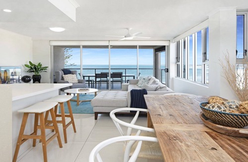 Kings Beach Apartment | Kings Edge unit 11 Kings Beach QLD