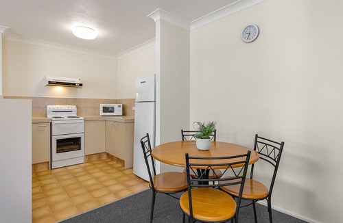 Coolangatta Apartment | Kirra Belle 2 - Central Kirra - Pet Friendly!