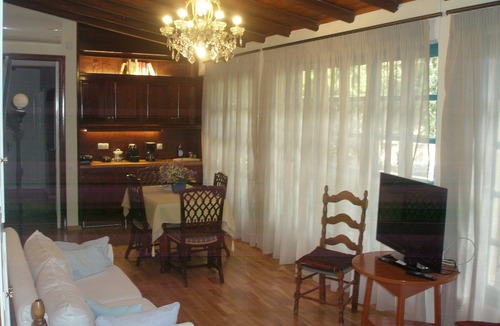 Aegina House | KOKKINO KASTRO is a historic estate in Aegina full of memories from 1825.