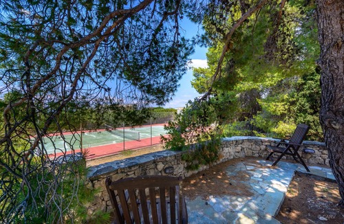 Aegina House | KOKKINO KASTRO is a historic estate in Aegina full of memories from 1825.