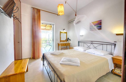 Agios Georgios Pagon Apartment | Kostas Ferienwohnung 11 - 300m vom Strand Agios Georgios Pagi entfernt