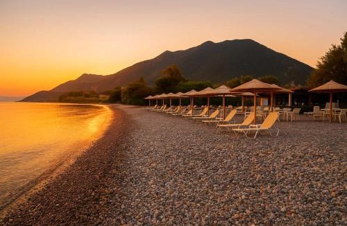 Marathias House | La Casa Rosa Seaside Getaway