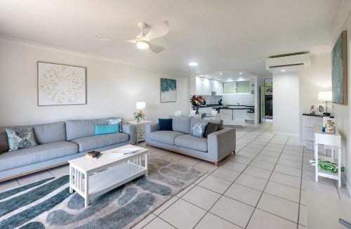 Hamilton Island Apartment | Lagoon Beachfront Lodge 005 on Hamilton Island by HamoRent