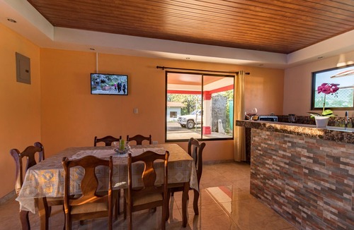 La Fortuna House | LAKE HOUSE- COZY PLACE WITH POOL AND NATURAL LAKE