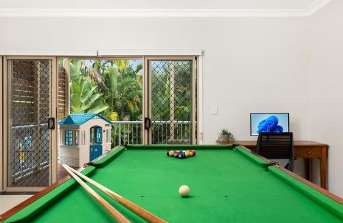 Taringa House | Large Family Pool Home in Taringa 6km to CBD Pets