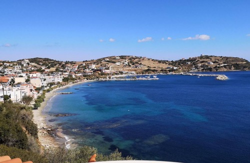 Agii Apostoli Apartment | Large holiday flat directly above the sea with beach access in Agii Apostoli, Eu