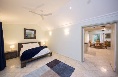 Clifton Beach Villa | Large holiday home with 5 bedrooms and granny flat with 2 bedrooms. Large pool