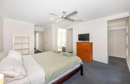 Northgate House | Large house 7 mins from Airport