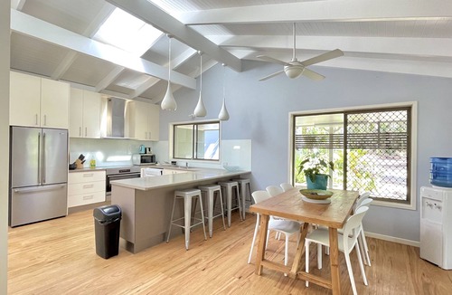 Doonan House | Large house with function room. Plenty of Space, only 10 minutes to Hastings St