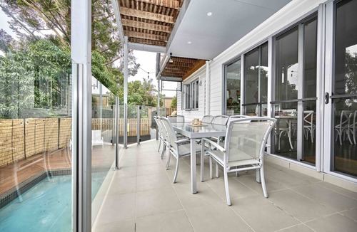 Tugun House | Large Tugun Modern House minutes to the beach