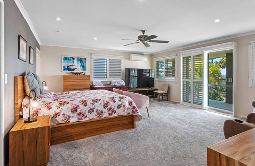 Scarborough House | Lavish Landsborough Waterfront with views and a pool