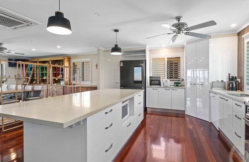 Scarborough House | Lavish Landsborough Waterfront with views and a pool
