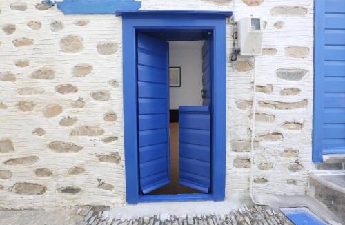 Ano Siros House | Le petit château