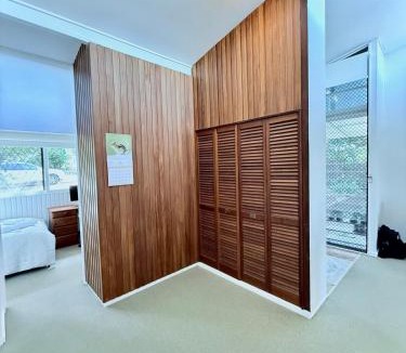 Ferny Hills House | Leafy 3-Bedroom Escape to Nature-Air Conditioned with Smart Entry