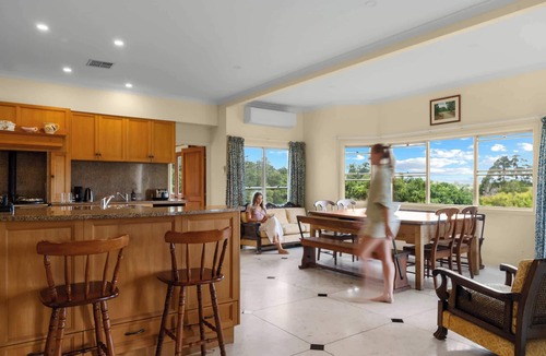 Montville House | Lemon Grove - Montville Manor with Lake & Mountain Views