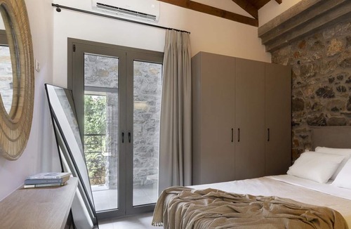Sourpi Apartment | Lichnos Luxury Suites Stoa