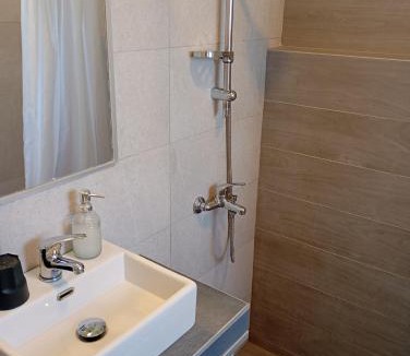 Chiliadou House | Lighthouse Apartments