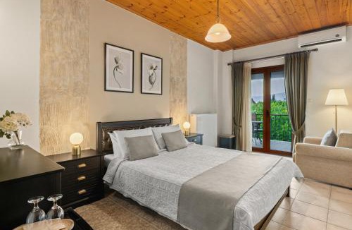 Lilaia Hotel | Lilea's Castle